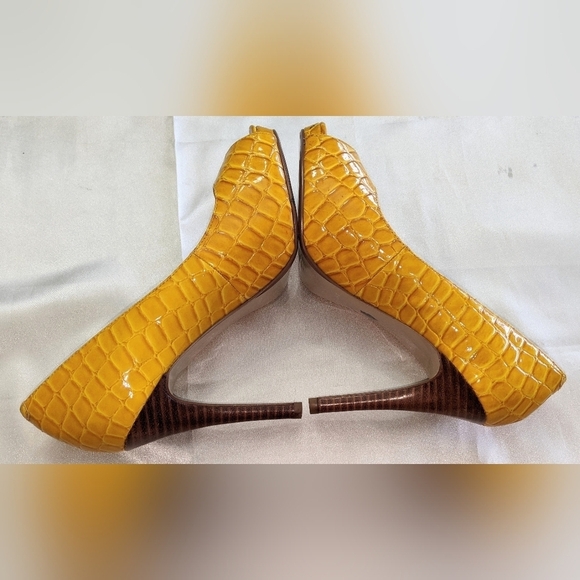 Nine West Liatris Peep Toe Platform Pump Golden Yellow Vegan Leather Sz 5 1/2 - Picture 6 of 9